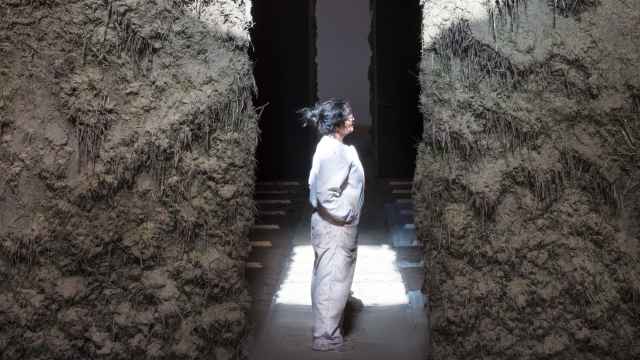 Delcy Morelos en un momento del montaje en el CAAC de Sevilla. Foto: Pepe Morón