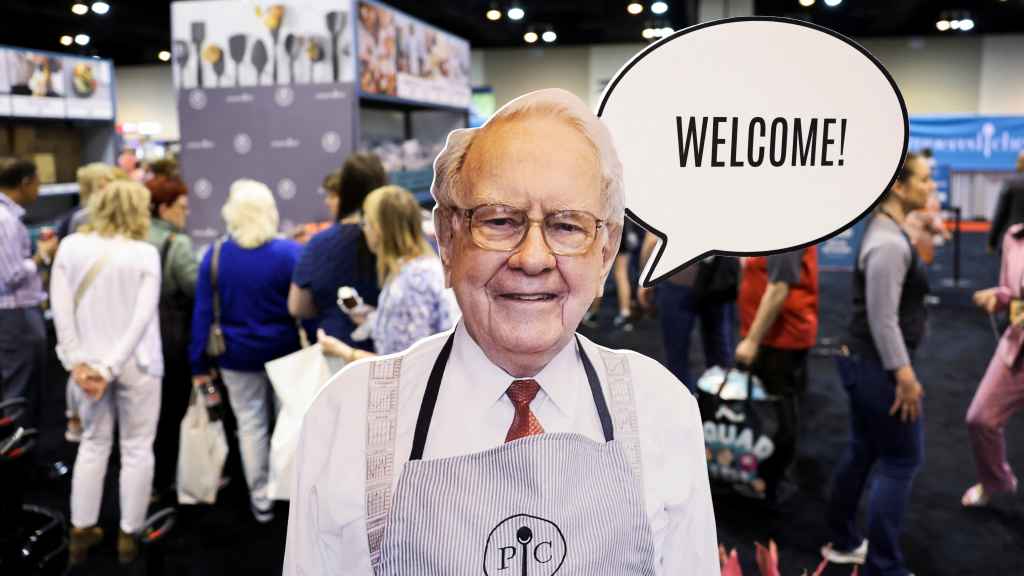 Un cartel de Warren Buffett da la bienvenida a la conferencia anual de Berkshire Hathaway.