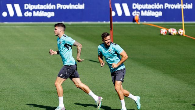 Roberto y Genaro durante un entrenamiento con el Málaga CF