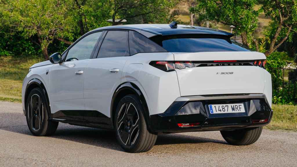 Peugeot E-3008.