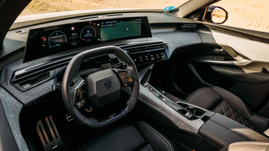 Interior del Peugeot E-3008.