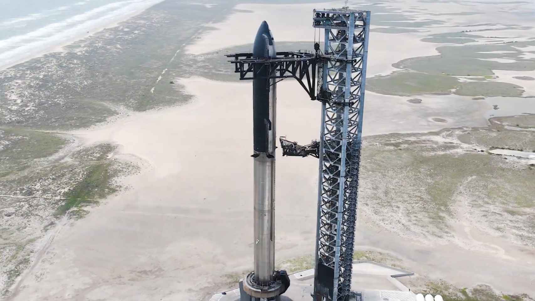 SpaceX colocando Starship sobre Super Heavy