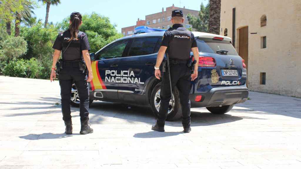 Imagen de archivo de dos agentes de la Policía Nacional.