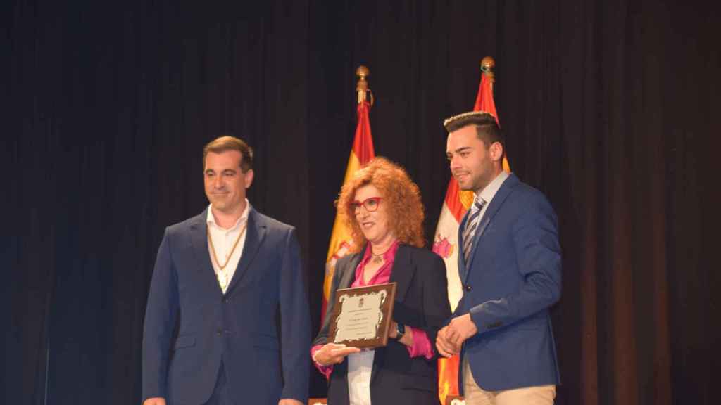 La frutera María Luisa Rico recibiendo el premio