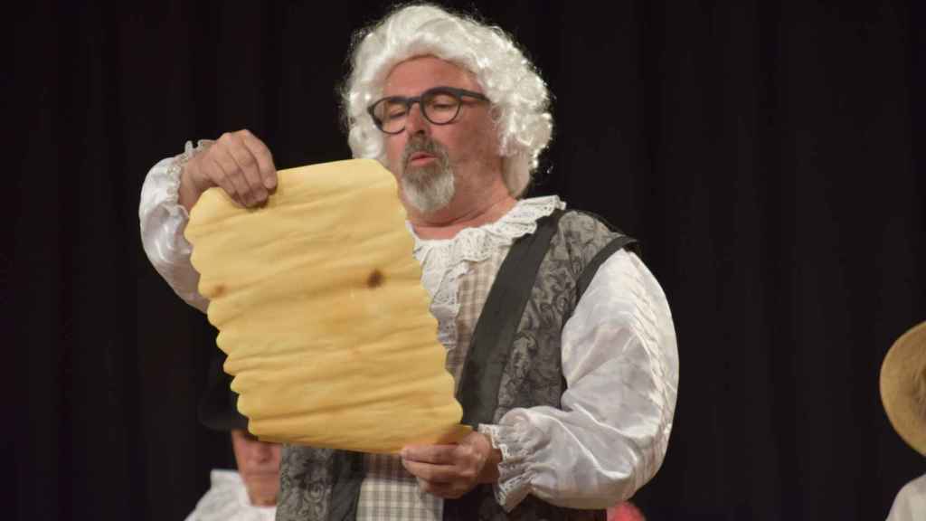 El rey Carlos III lee el Privilegio de Villazgo de Aldeamayor, en la representación teatral