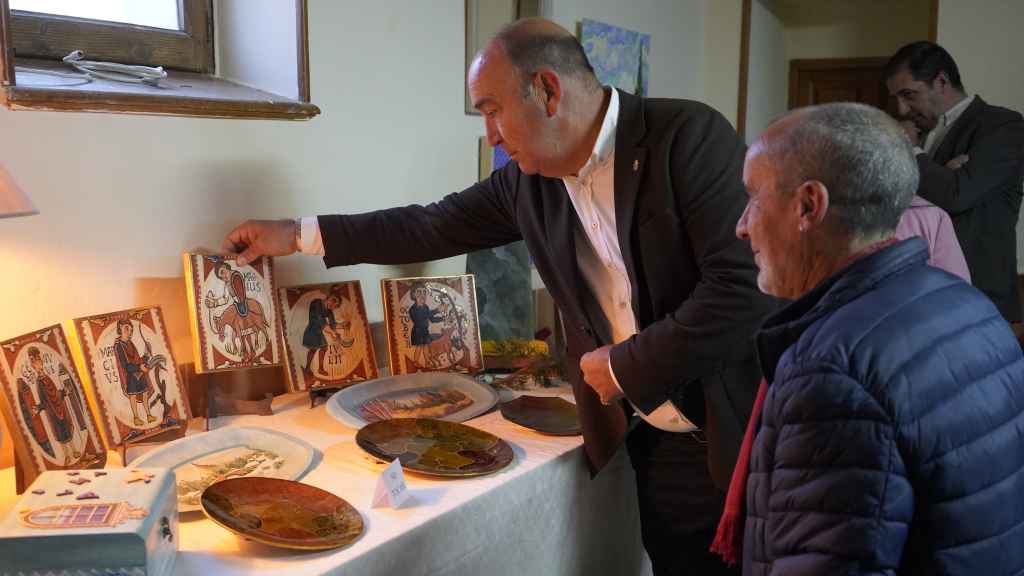 El presidente de la Diputación de Segovia en las aulas de Manualidades Moral de Hornuez Boceguillas Aldealengua de Pedraza