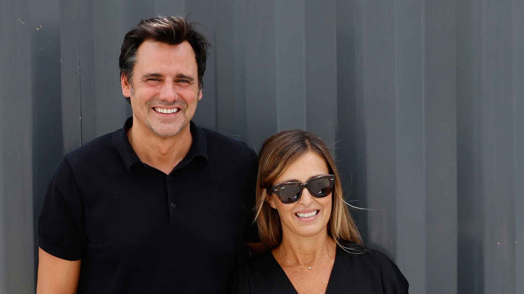 Imágenes del día: el momento cómplice de Ion Aramendi y su mujer, María Amores, que descubre el gran secreto de su relación