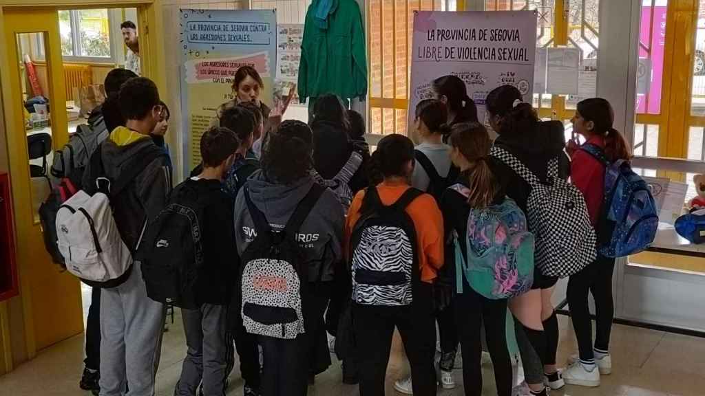 Exposición por el 25N en el IES Gil de Biedma