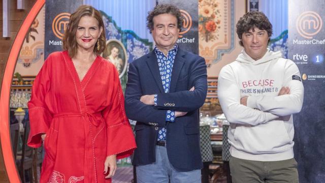 Samantha Vallejo-Nágera, Pepe Rodríguez y Jordi Cruz en una presentación de 'MasterChef'.
