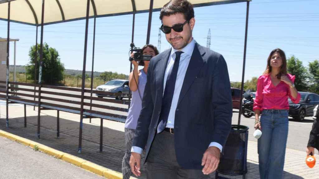 Fernando Velo, abogado de Antonio Tejado,  a su llegada a prisión.