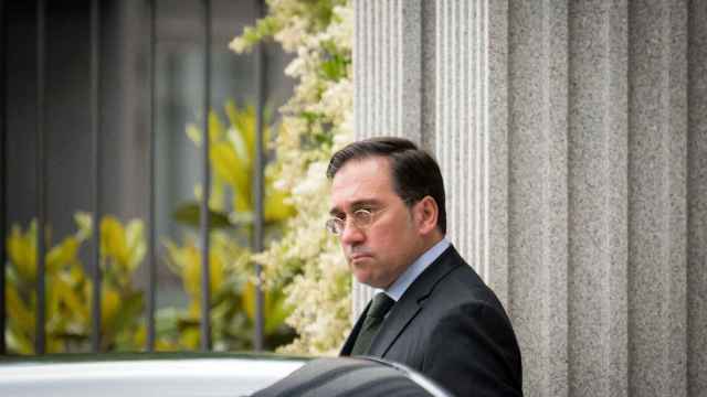 El ministro de Exteriores, José Manuel Albares, a su salida de una reunión con el embajador de Argentina en España.