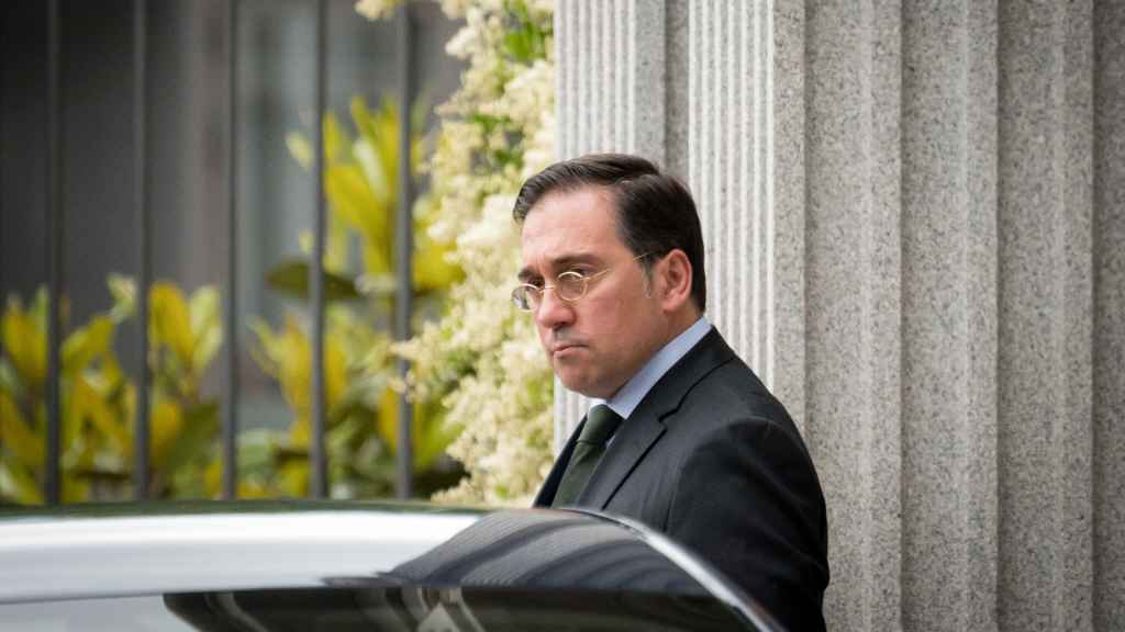 El ministro de Exteriores, José Manuel Albares, a su salida de una reunión con el embajador de Argentina en España.