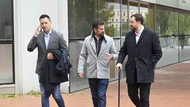 El presidente del Principado de Asturias, Adrián Barbón, visita el Museo de la Evolución Humana acompañado por el secretario general del PSOE de Castilla y León, Luis Tudanca, y el secretario general de la Agrupación Local socialista de Burgos, Daniel de la Rosa