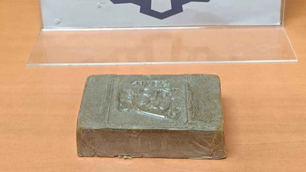 Uno de los paquetes de droga intervenidos por la Policía Nacional.