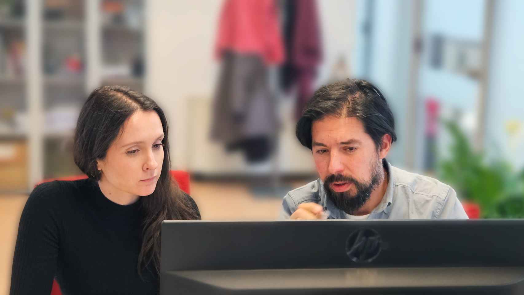 Equipo de Hasten Ventures durante una jornada trabajo.