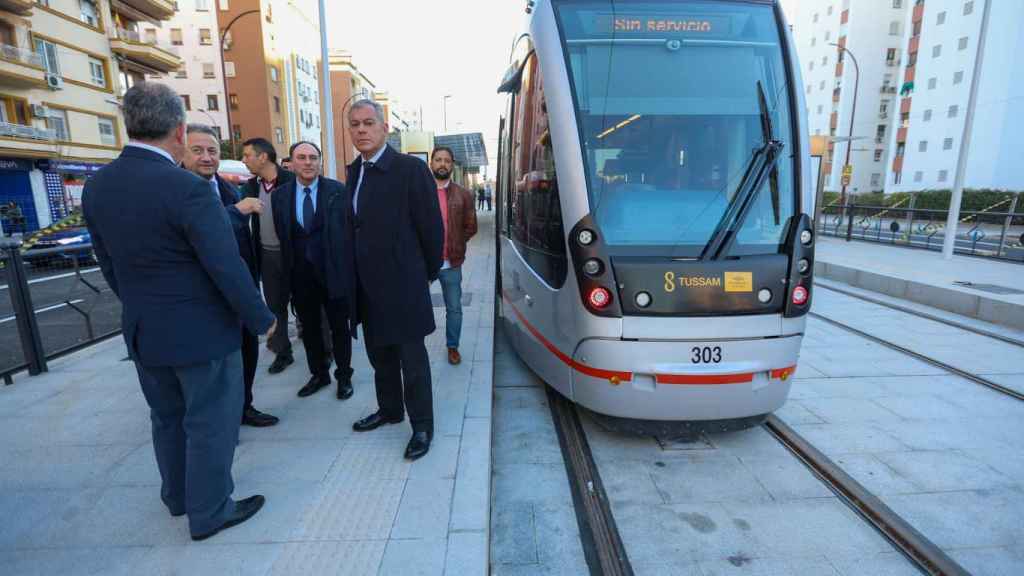 José Luis Sanz, en diciembre durante el inicio de las pruebas del tranvía en Nervión.