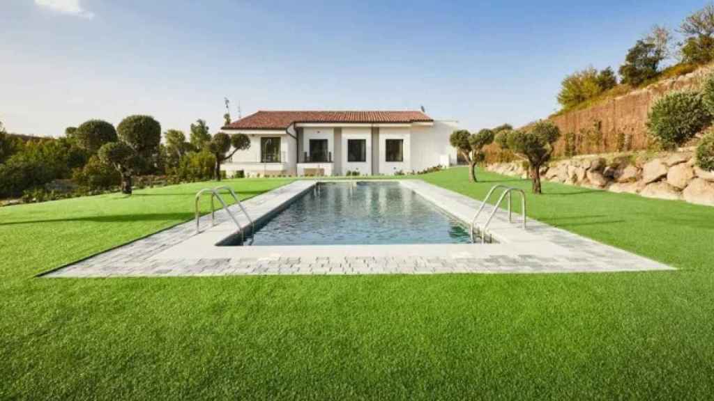 El hotel rural más impresionante de Granada tiene 1.500 m2 y se vende por 3 millones de euros.