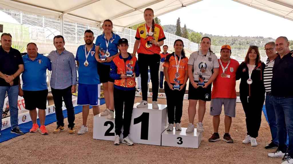 Ángela López en el segundo puesto del podio