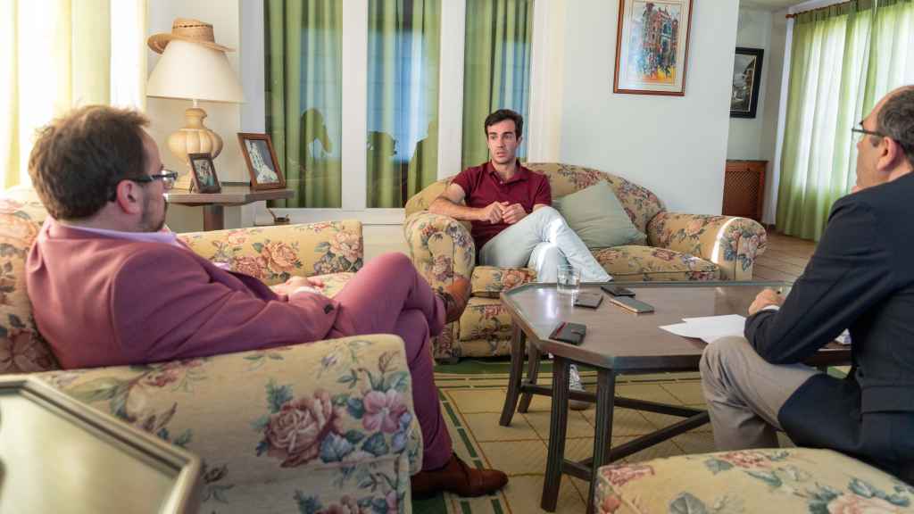 Tomás Rufo durante la entrevista con Javier Ruiz y Eusebio Cedena en la finca de Alcurrucén