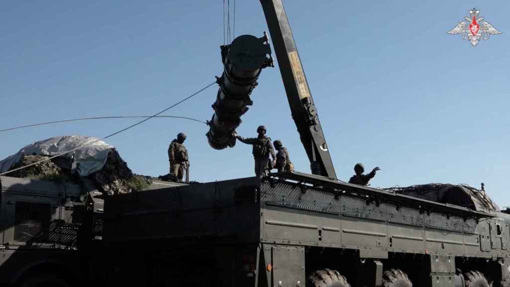 Rusia afirma haber iniciado ejercicios militares para probar armas nucleares.
