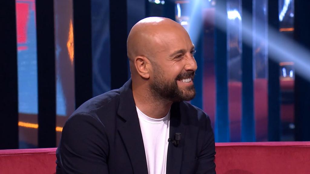 Pepe Reina desvela en 'Martínez y Hermanos' cómo se enteró de que era padre.