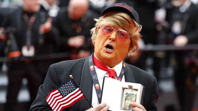 Un imitador de Donald Trump llegando a la alfombra roja de Cannes. Foto: EFE/EPA/SEBASTIEN NOGIER