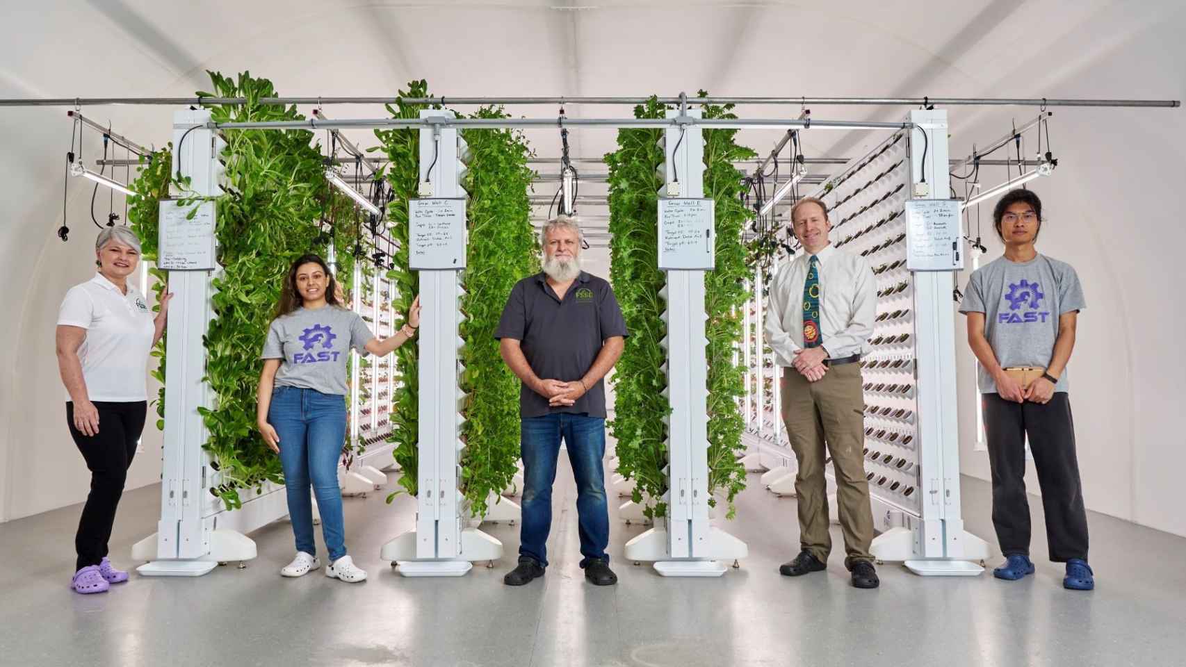 Equipo de Agrotunnel y Food Security Structures: ( i-d) Parker, Sharma, Whiteside, Peace y Qian.