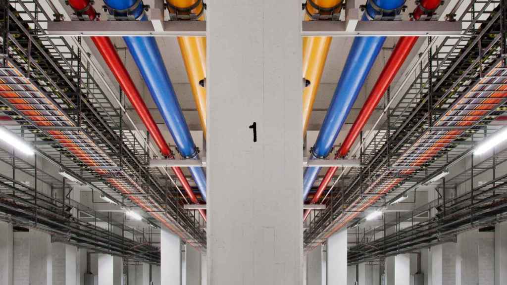 Interior de las instalaciones del centro de datos de Google en Hamina, Finlandia