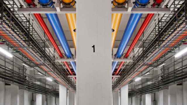 Interior de las instalaciones del centro de datos de Google en Hamina, Finlandia