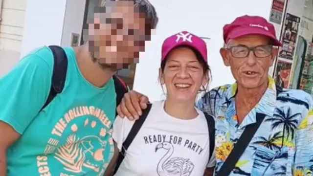 Ester, en el centro de la imagen, junto a Dinamita Montilla a la derecha.