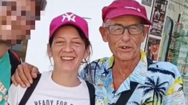 Ester, en el centro de la imagen, junto a Dinamita Montilla a la derecha.