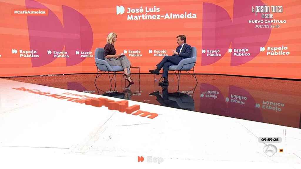 El alcalde de Madrid, José Luis Martínez-Almeida, con Sussana Griso en Espejo Público, el pasado lunes.