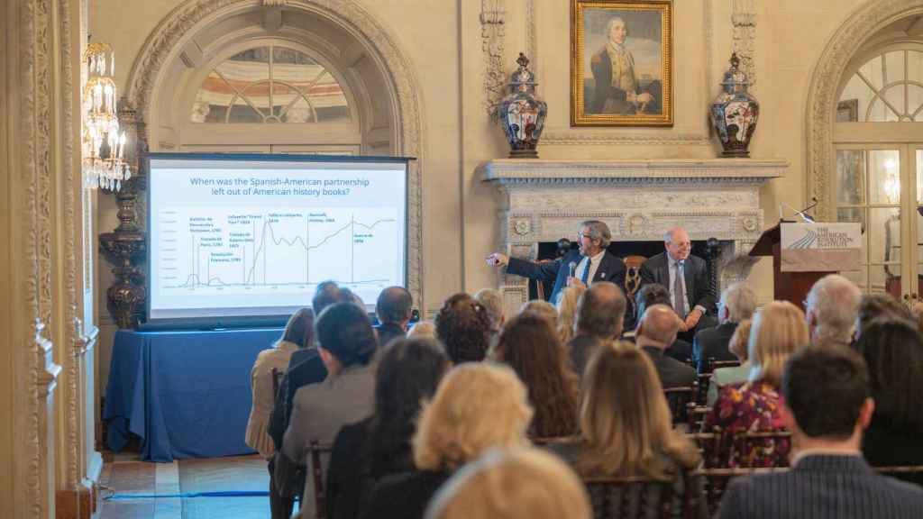 Larrie Ferreiro durante un simposio con The American Revolution Institute