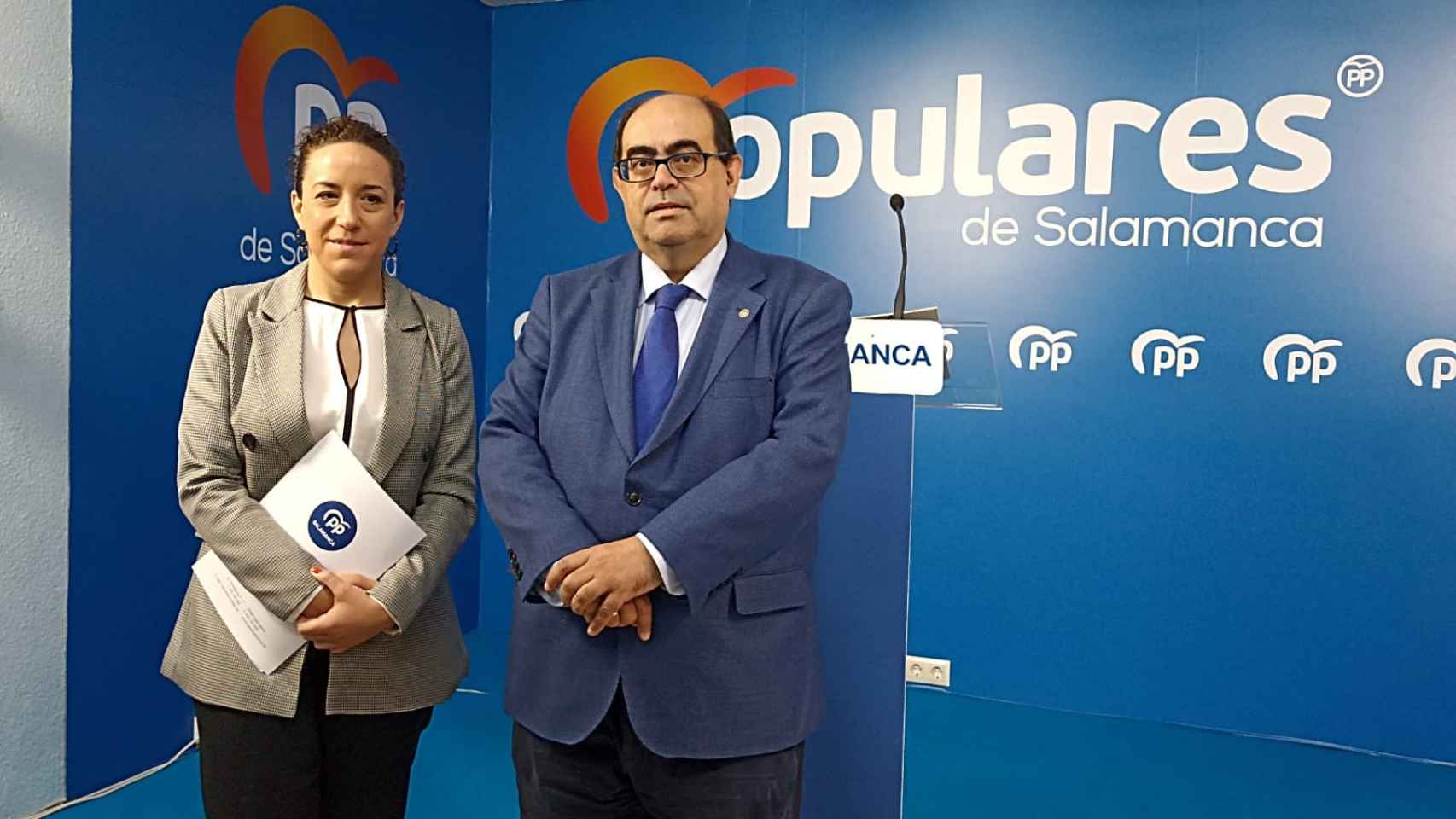 La portavoz del Grupo Popular en la Diputación de Salamanca, Pilar Sánchez, y el portavoz del Grupo Municipal Popular en el Ayuntamiento de Salamanca, Fernando Rodríguez