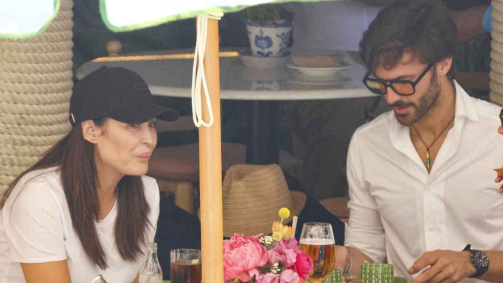 Vicky Martín Berrocal y Enrique Solís en una de sus últimas imágenes juntos, fechada en Marbella, en abril.