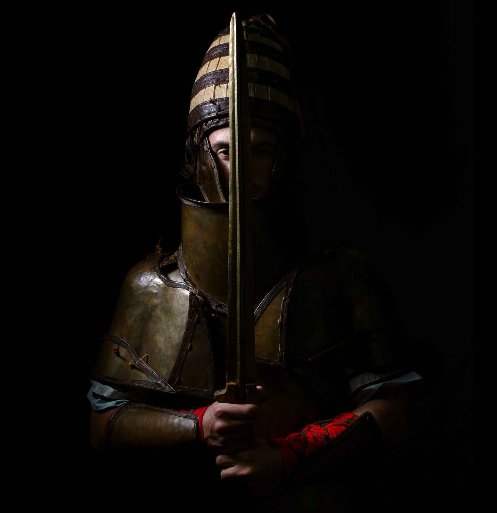 Foto artística de la réplica de la panoplia micénica.