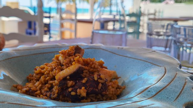En la primera línea de El Campello, su terraza es un atractivo irresistible.