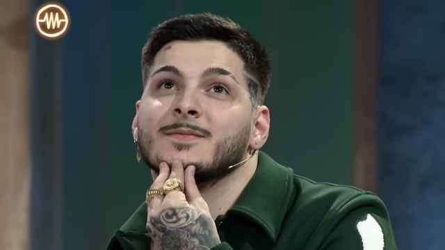 El cantante RVFV desvela en 'La Resistencia' cuánto dinero tiene y su supuesto encuentro con la princesa Leonor.