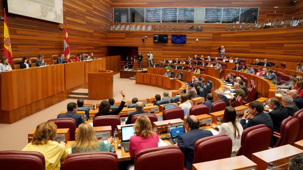 Votación durante la segunda sesión en las Cortes