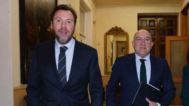 El ministro de Transportes, Óscar Puente, y el alcalde de Valladolid, Jesús Julio Carnero, en una imagen de archivo