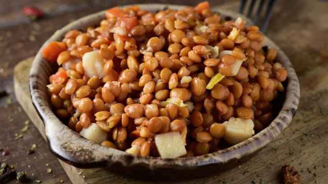 Lentejas en un plato.