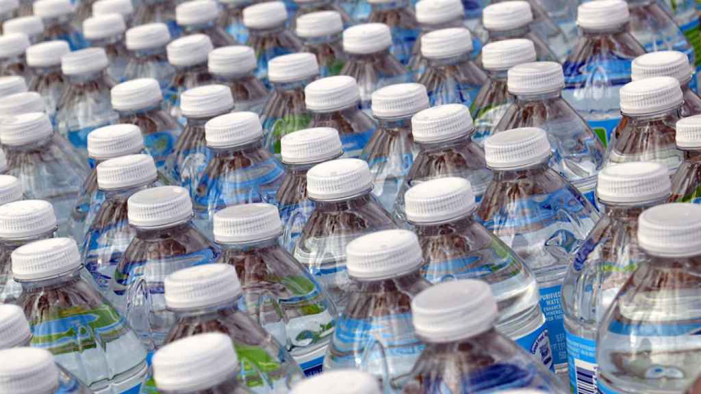 Agua embotellada en una imagen de archivo.