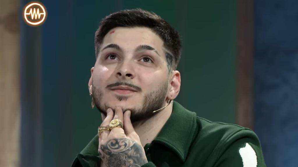 El cantante RVFV desvela en 'La Resistencia' cuánto dinero tiene y su supuesto encuentro con la princesa Leonor.