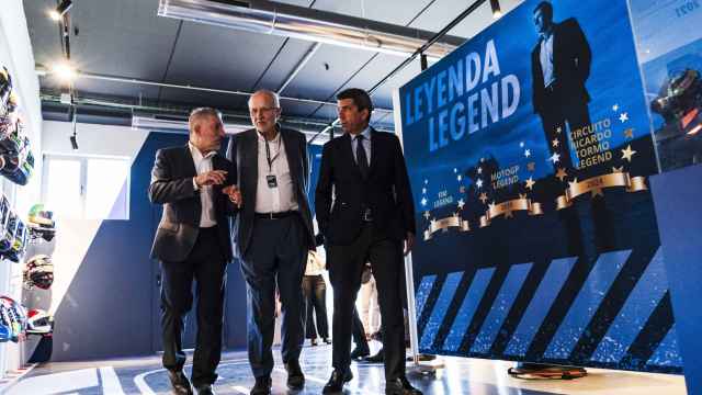 Jorge Martínez 'Aspar', Juan Roig y Carlos Mazón, en las instalaciones del museo.