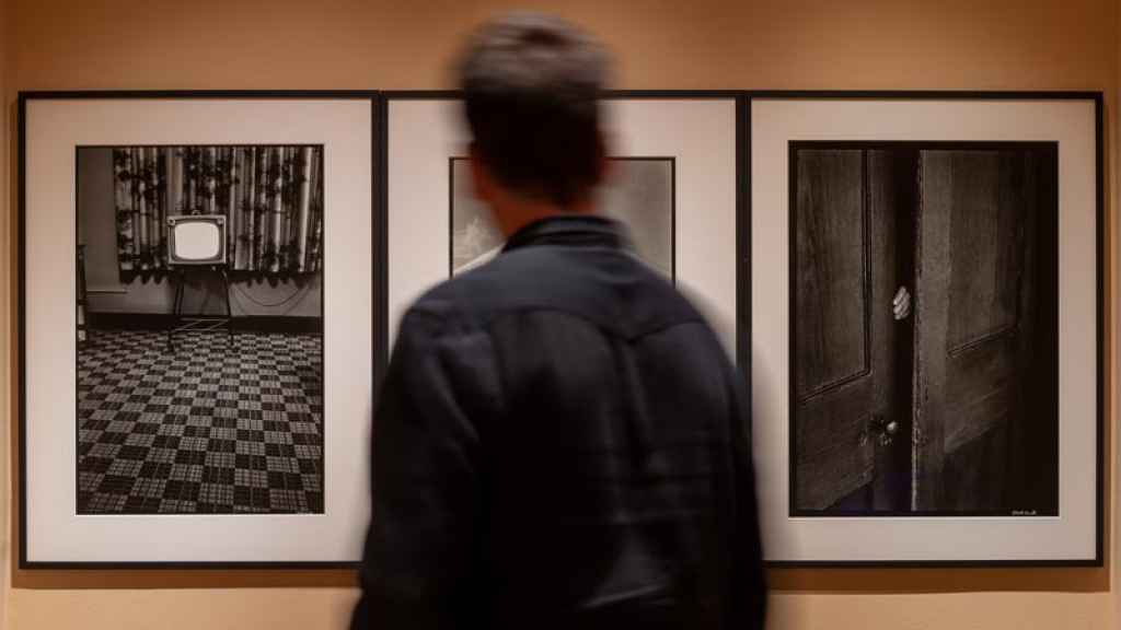 Sala de la exposición del fotógrafo Elliott Erwitt en la Fundación Canal.