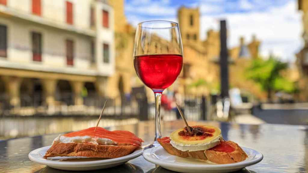 Vino y tapas.