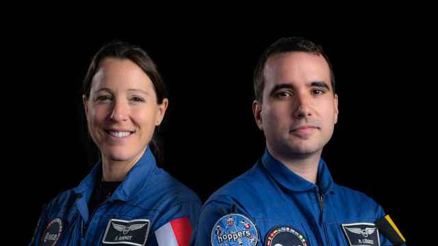 Sophie Adenot (izqu.) y Raphaël Liégoeois, astronautas seleccionados por la ESA.