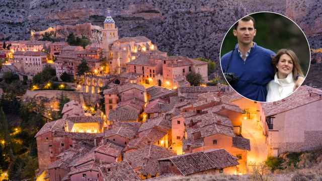 Una foto de Albarracín (Teruel) junto a otra de Felipe y Letizia durante su luna de miel.