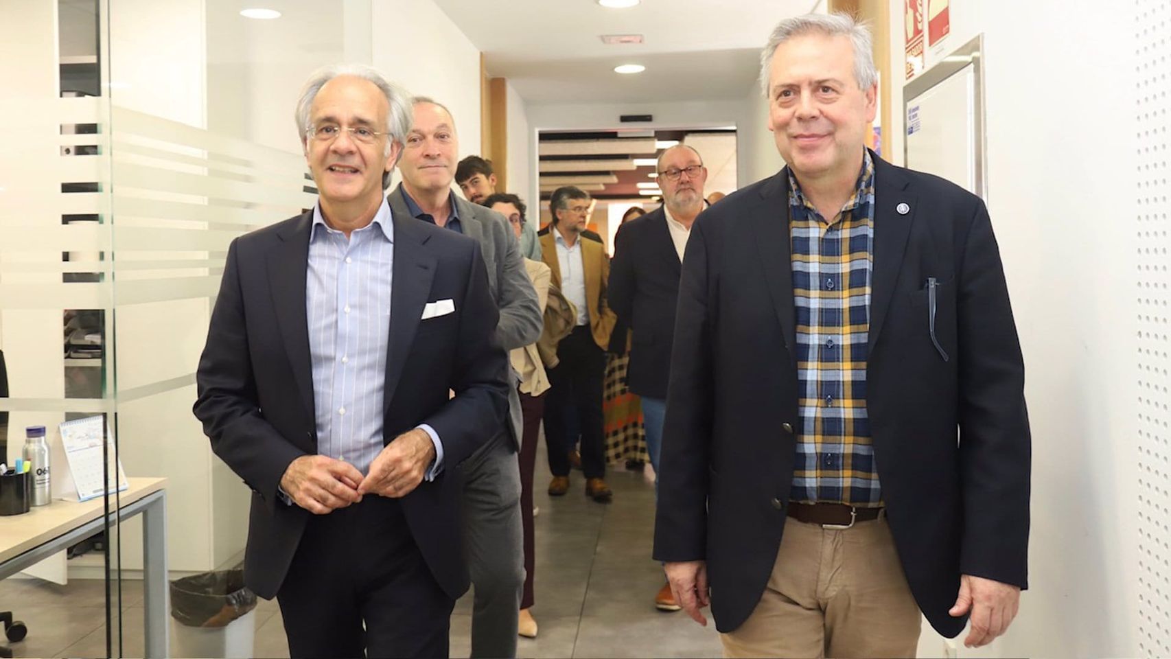 El nuevo director de la Fundación Pública Urxencias Sanitarias-061, Román Gómez, y el conselleiro de Sanidade, Antonio Gómez Caamaño.