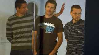 Eduardo Vigo, a la izquierda de la imagen, junto a Roberto Fialhega y Antón Santos durante el juicio en la Audiencia Nacional contra la supuesta organización terrorista Resistencia Galega.